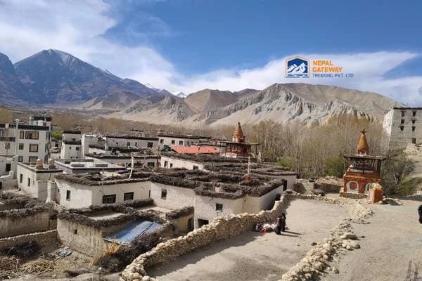 trekking guide to upper mustang