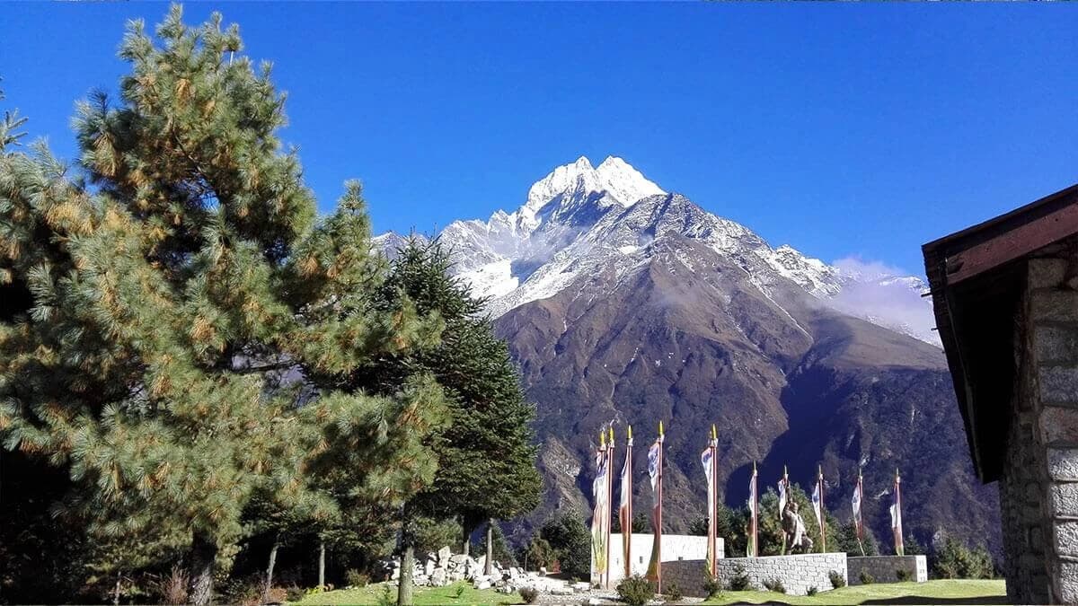 Trekking to EBC Gokyo