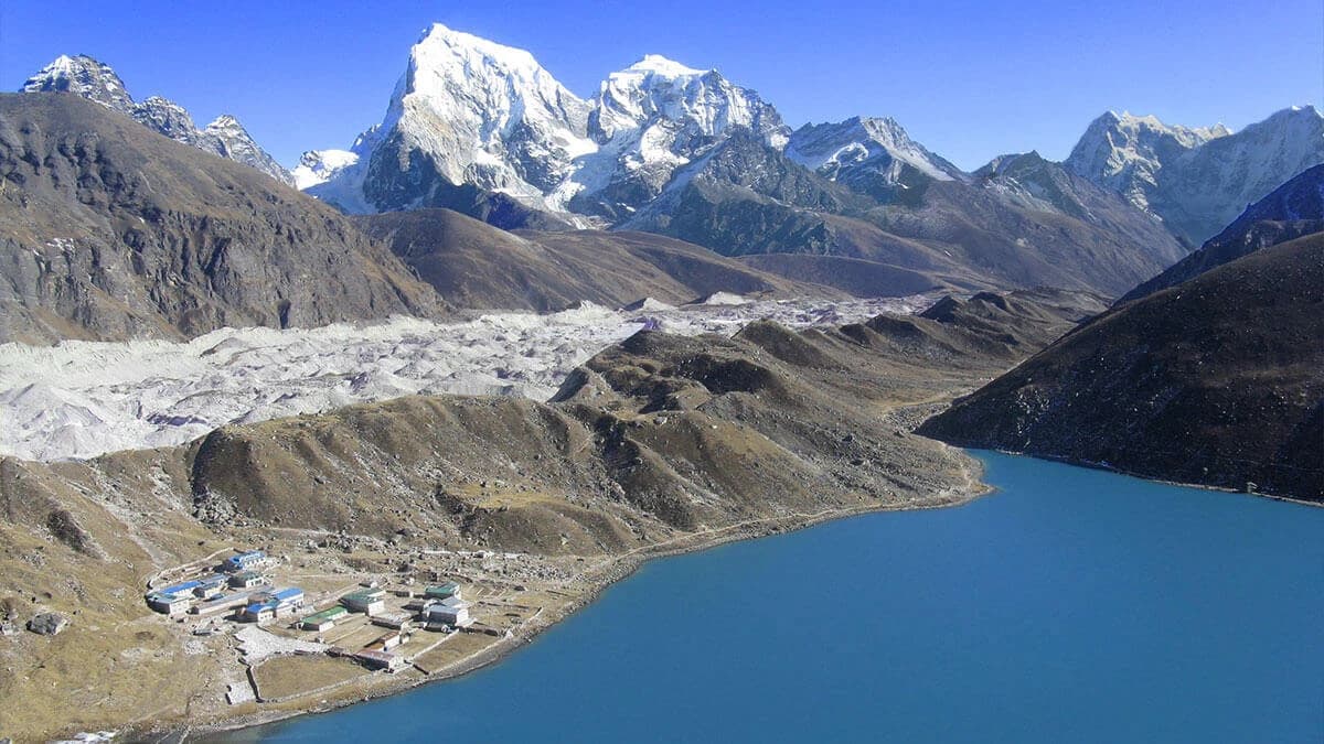 Trekking to Gokyo Valley