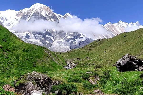 trekking-in-nepal-during-monsoon