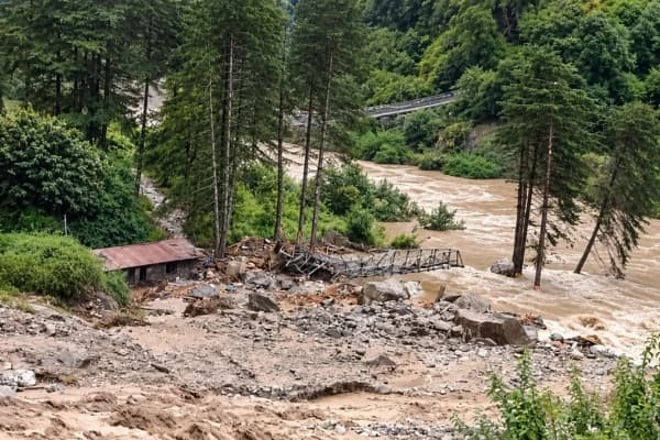 Gorkha-flood-suspend-manaslu-treks
