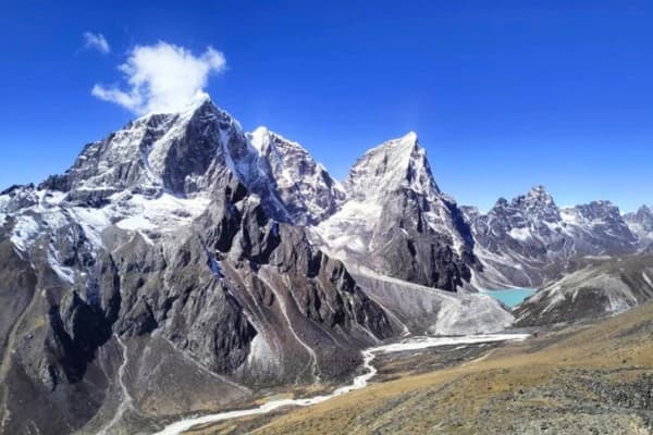 trek-to-everest-base-camp-in-may