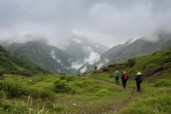 trekking-in-nepal-during-monsoon