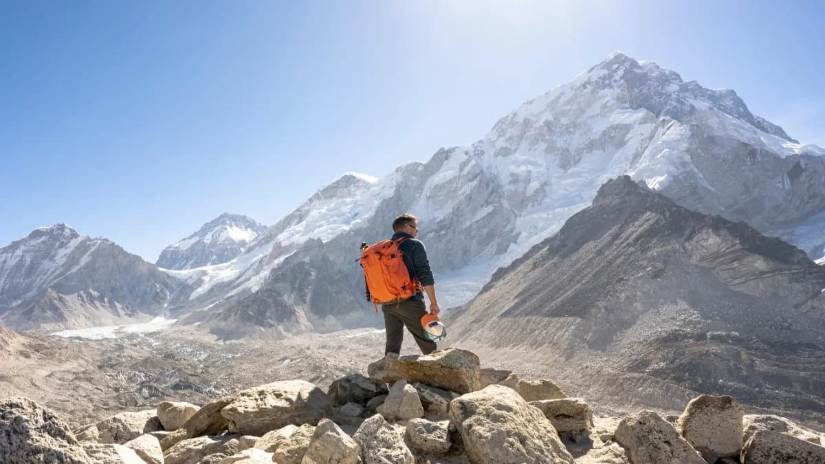 everest-base-camp-trek-with-bagpack