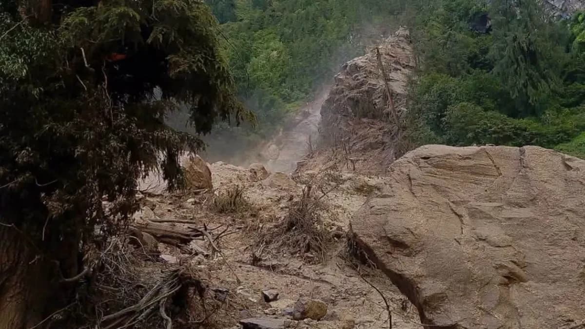 flood-suspend-manaslu-larkye-trek