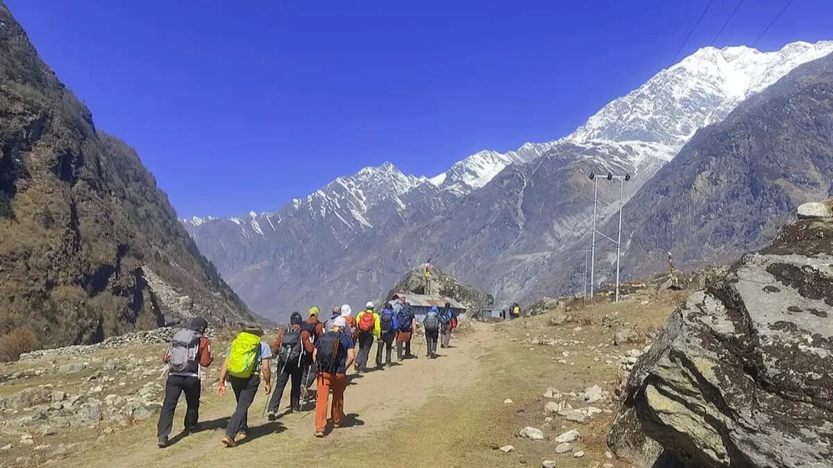 group-trekking-to-langtang-valley