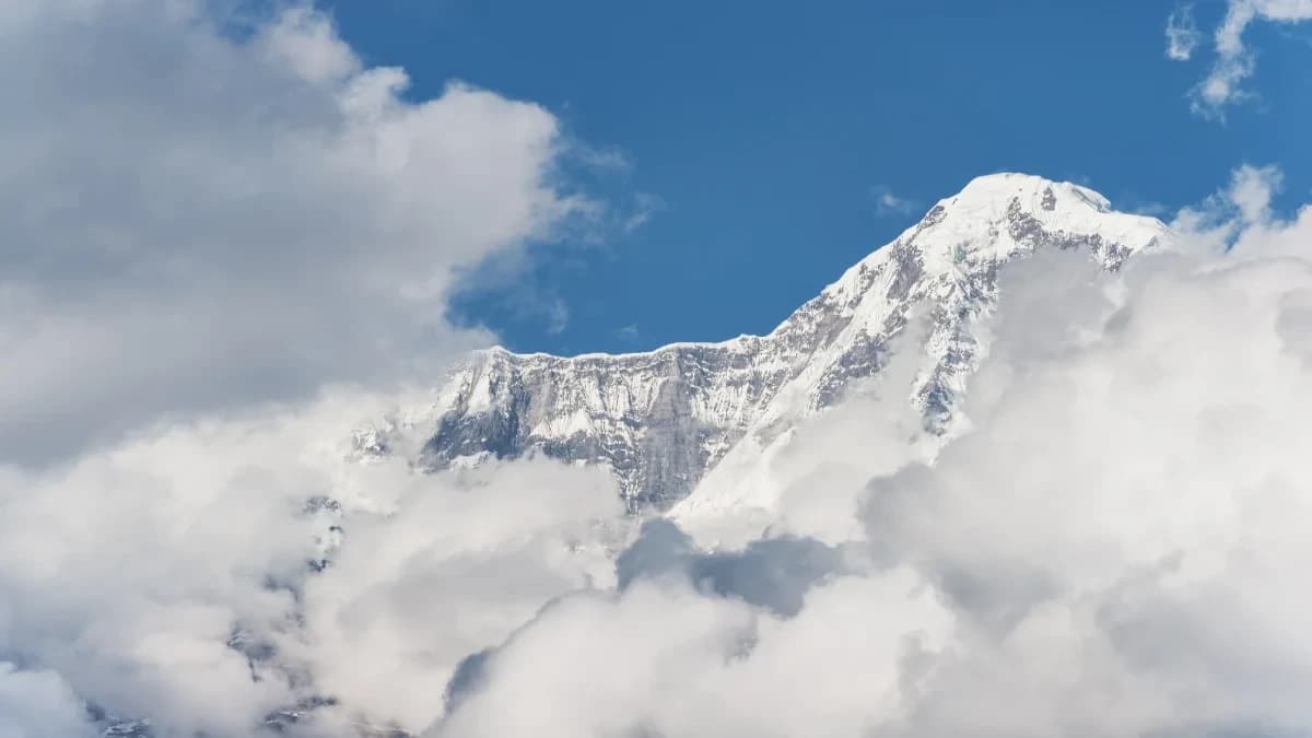 hiunchuli-in-clouds