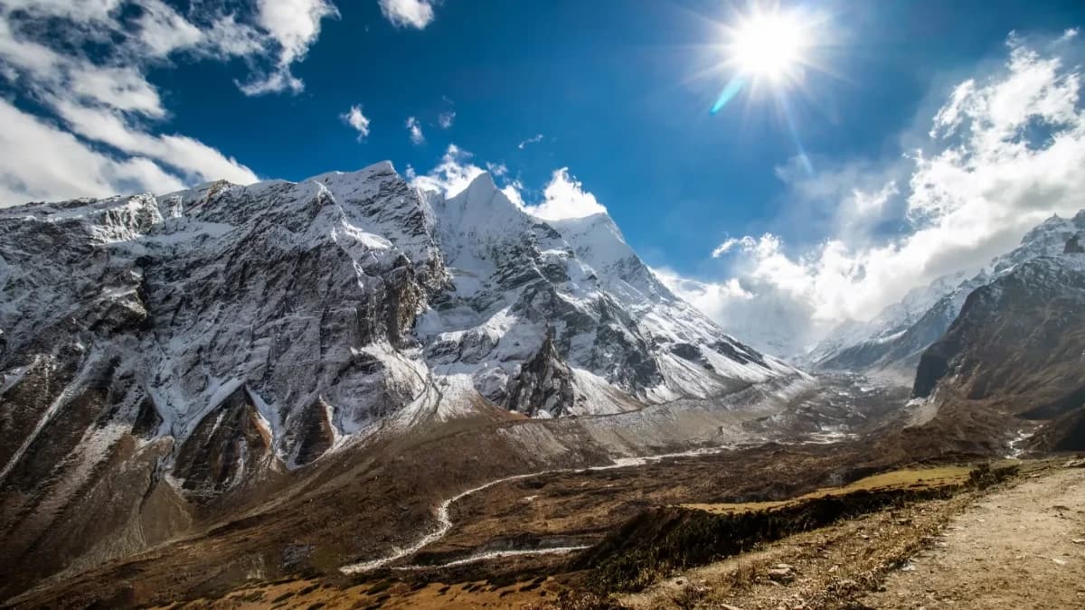 manaslu-circuit-glacier