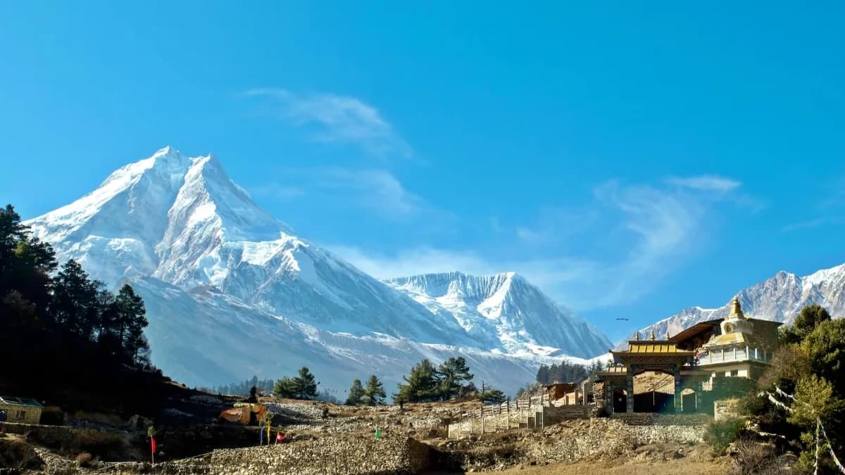 gigantic-manaslu-view