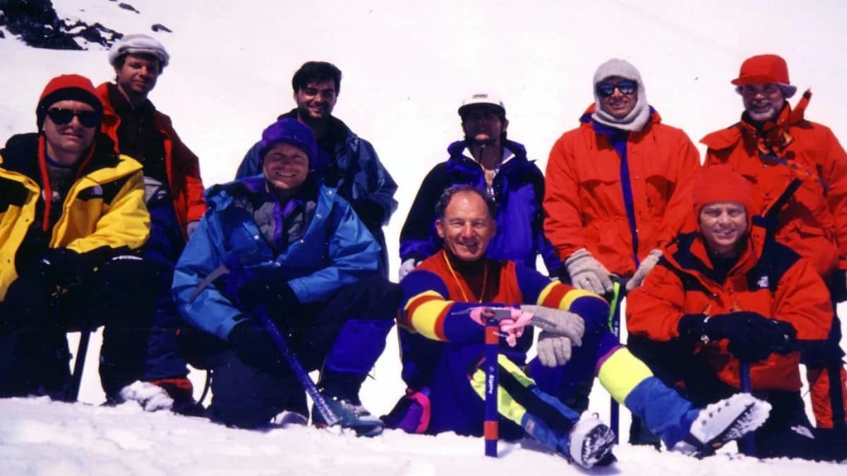 team-climbers-mount-everest