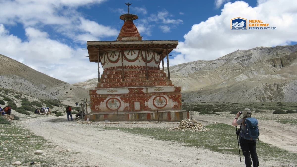 upper mustang trek guide