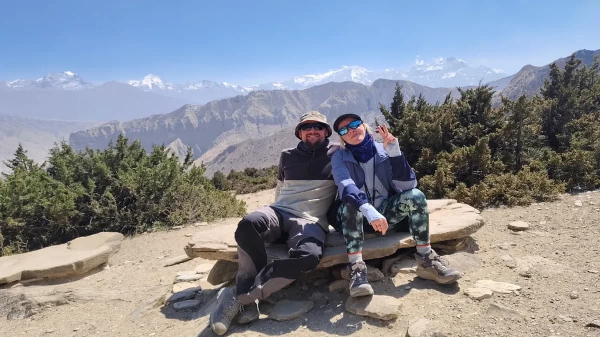 upper-mustang-trek-with-couple